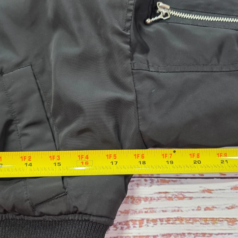 H&M Divided Bomber Jacket Women XS Black Excellent Cropped Quilted Padded Zip Up